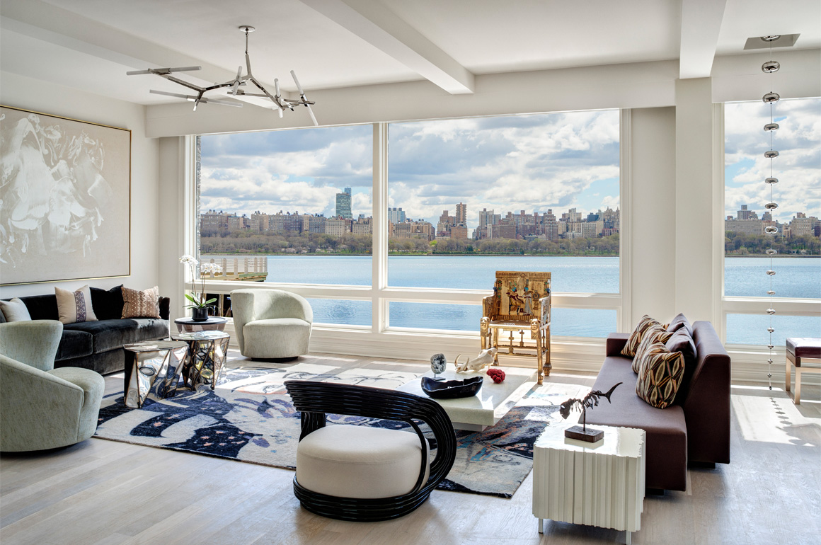 The Pearl at Edgewater
Harbor NJ has luminous
light filled rooms with
views of the Hudson River
